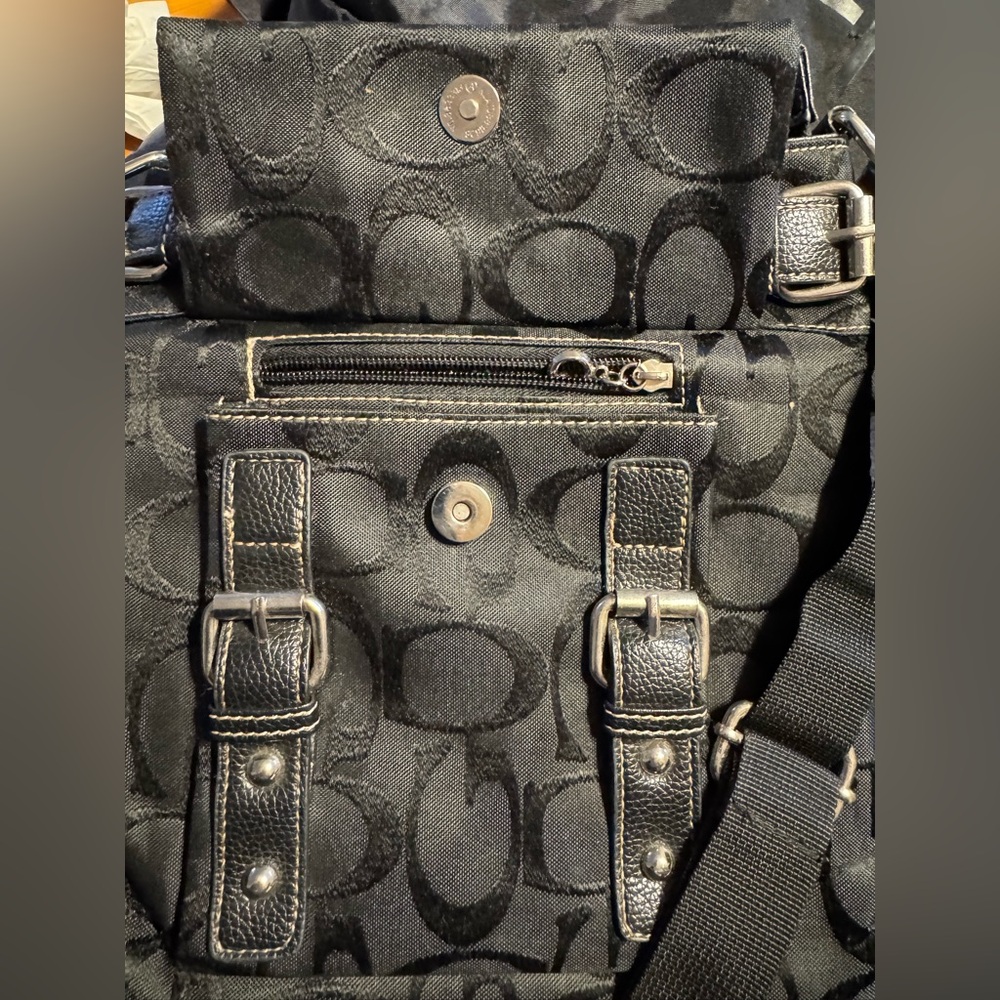 Guess Black Patterned Shoulder Bag - Picture 4 of 4